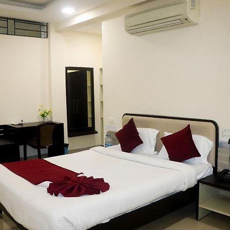 The Richi Rich Hotel And Resort Индор Екстериор снимка
