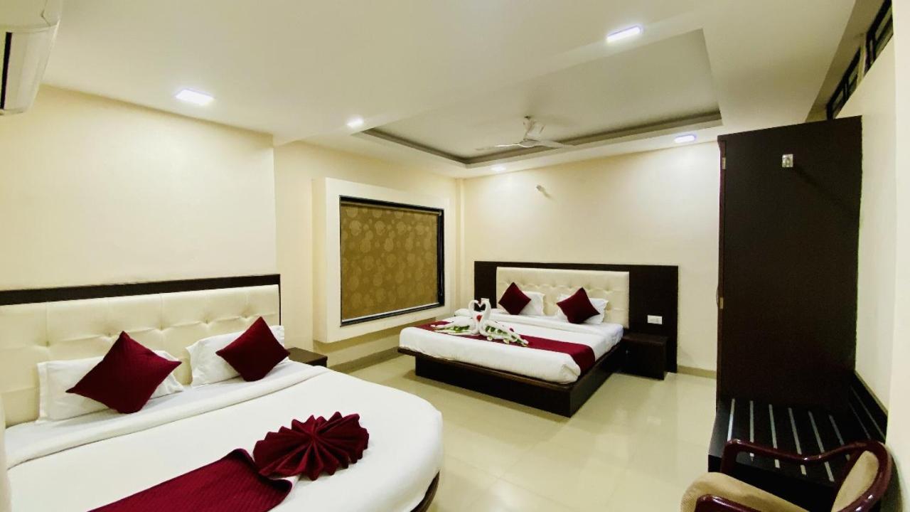 The Richi Rich Hotel And Resort Индор Екстериор снимка