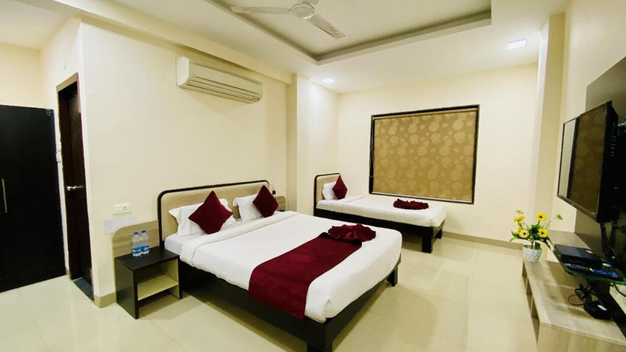 The Richi Rich Hotel And Resort Индор Екстериор снимка