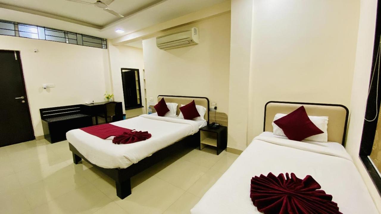 The Richi Rich Hotel And Resort Индор Екстериор снимка
