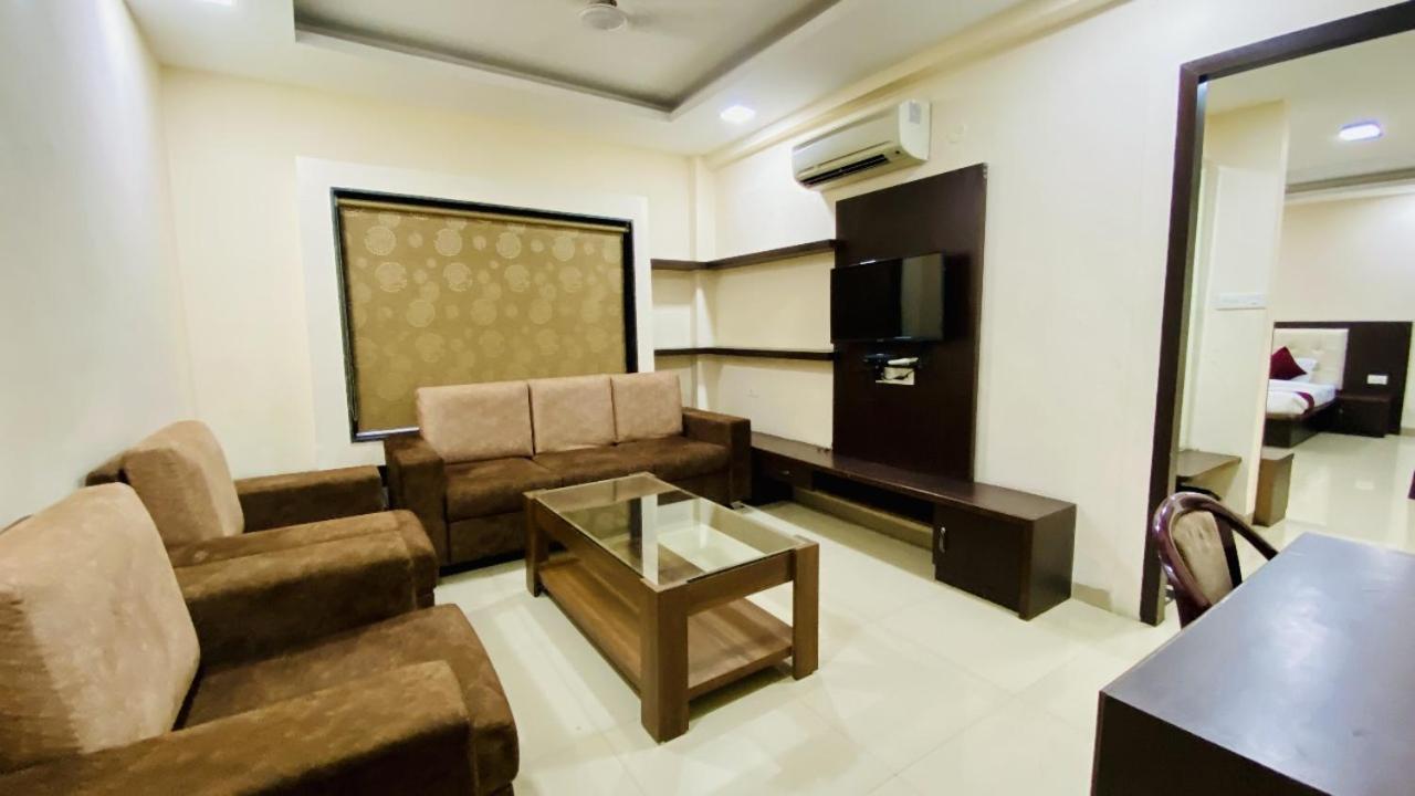 The Richi Rich Hotel And Resort Индор Екстериор снимка
